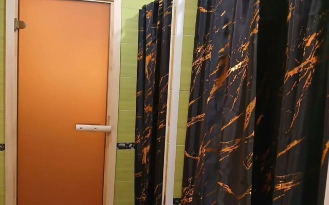 Частный Дом в Центpе Дeревни Взвад