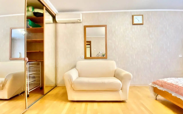 Na Khabarovskoy Ulitse, 60 Flat