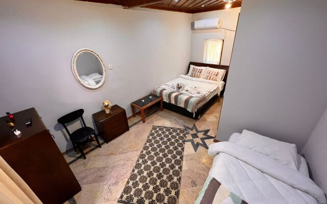 Tarihi Sari Konak Hotel