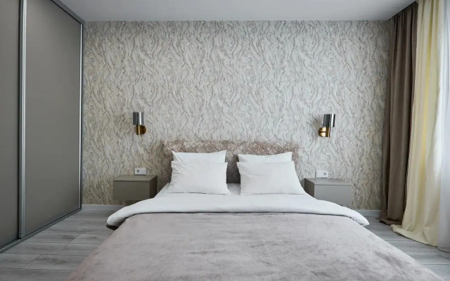 Reverie Gray Svetlye i Prostornye Apartment