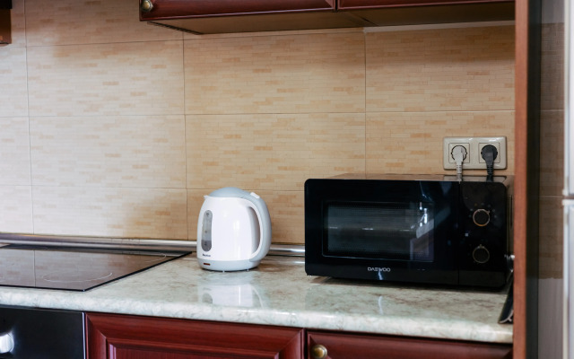 2-K v Novostroyke, Ulitsa Arama, Di480 Flat