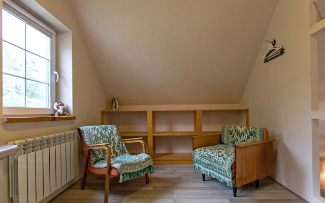 Na Sibiryakova 10 Private House