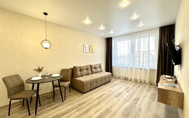 Evkalipt s Dizaynerskim Remontom v Sovremennom Rayone Apartments