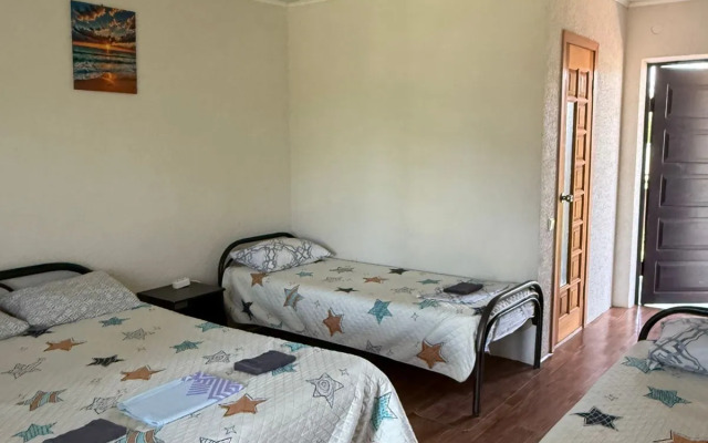 S Basseynom Uralskiy Guest house