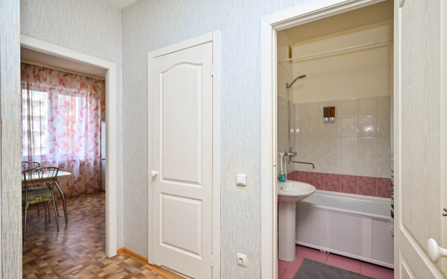 Na Respubliki 33А Flat