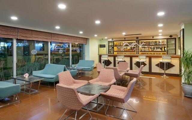 Lara Dinc Hotel