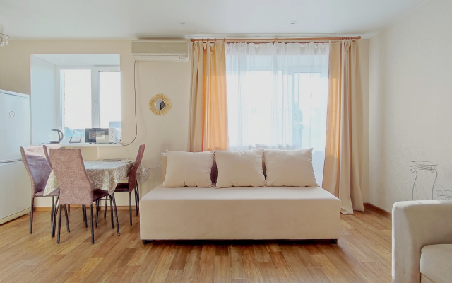 Квартира 2-комнатная в Омске на Петра Ильичева 4