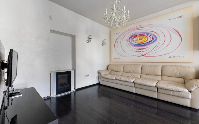 Flat Dvukhkomnatnaya Klassicheskaya Na Bolshoy Krasnoy 63