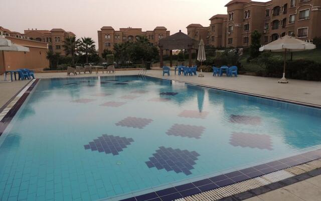 Sultan Luxurious Townhouse Near Auc Apartments