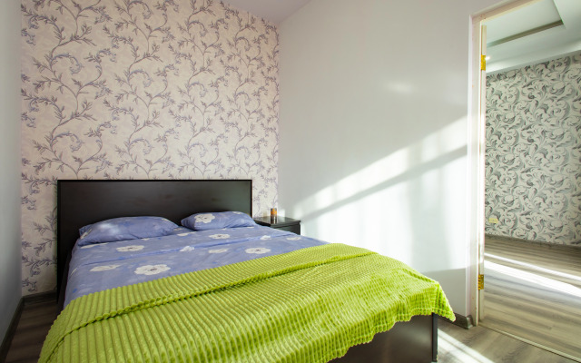 2-K v Novostroyke, Ulitsa In Yerevantsu, Hh399 Flat