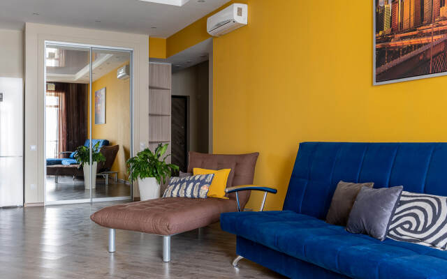 Apart Vl Na Naberezhnoy S Vidom Na More Apartments