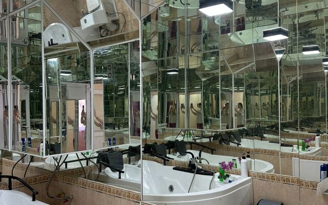 Na Prospekte Tauke Khana 33/3 Apart Hotel