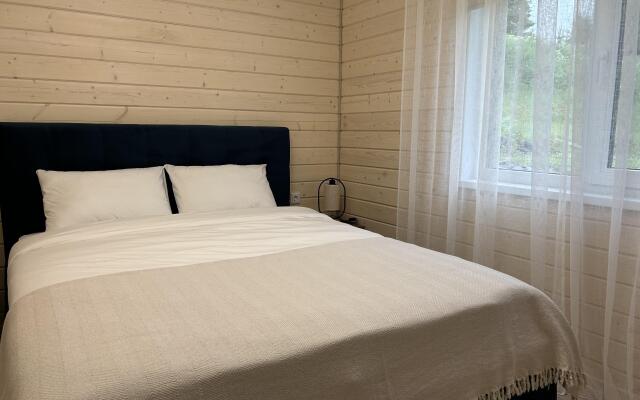 Частный Дом На Берегу Реки