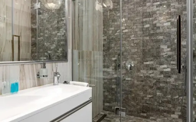 Romantic apart on 71 floor