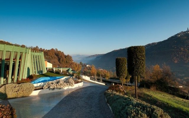 Отель Bouganville Hill Resort & Wellness Space