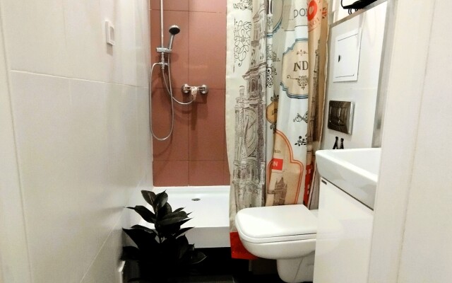 Studiya Garry Potter s divanom na rizhskoy Apartment