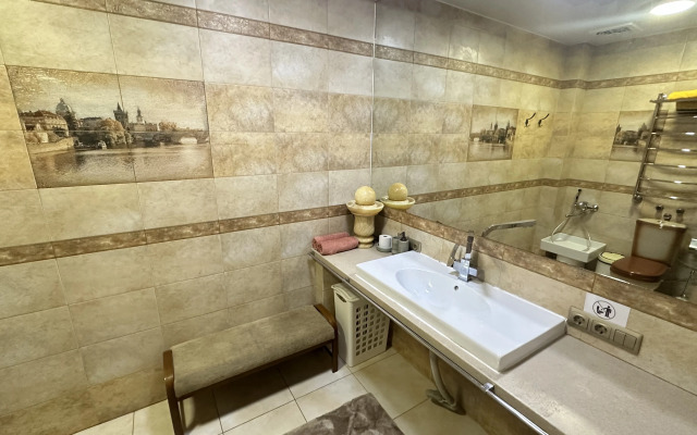S Prudom Terrasami Dzhakuzi Private House