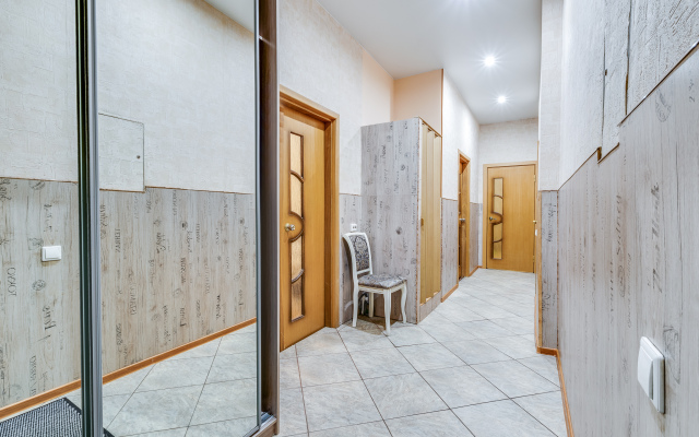 Prostornaya U Naberezhnoy Nevy Flat