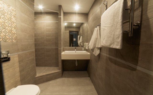 Kembridzh Hotel