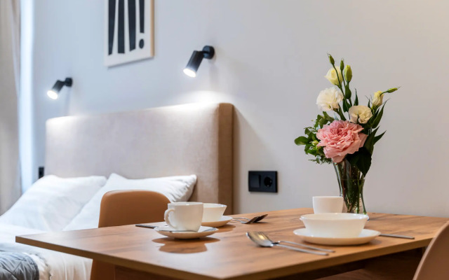 U Moskovskogo vokzala s kukhney i konditsionerom Apartments