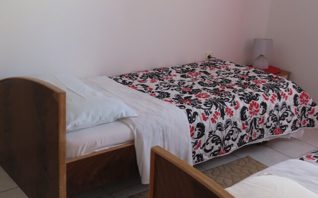 More 1/4 Apartments