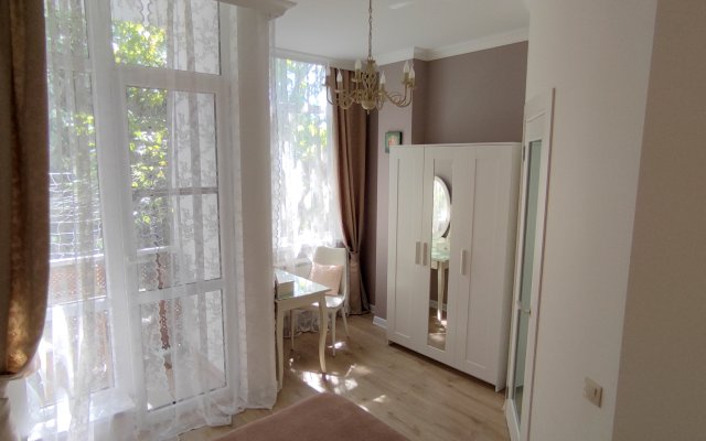 U Morya na Prosvescheniya Apartments