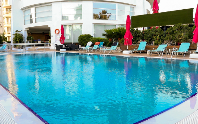 The Corner Park Hotel - Image 2