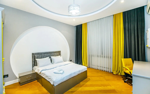 Luxury on Baku in Nizami street Flat