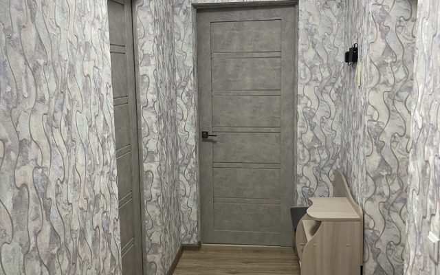 Dvukhkomnatnaya. Voroshilova 8a. 2 Etazh Flat