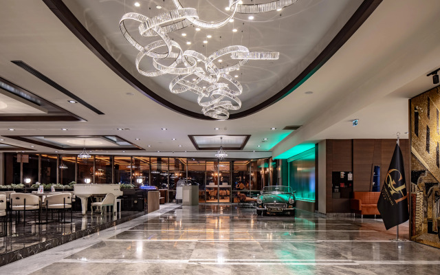 Royal Stay Palace Hotel