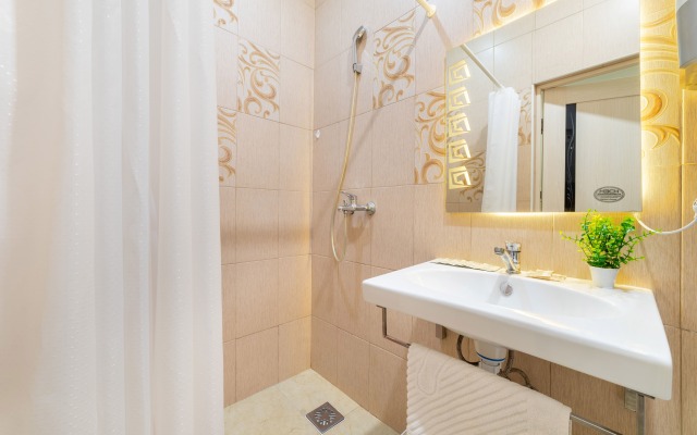 S avtorskim remontom ryadom s Del'finariyem Flat