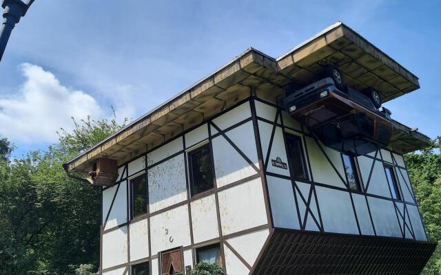 Na Kosmonavta Leonova 36a Apartments