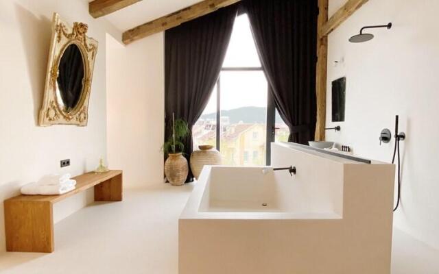 To Be Social House Hotel