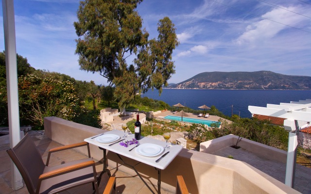 Martini Waterfront Suites Apartments