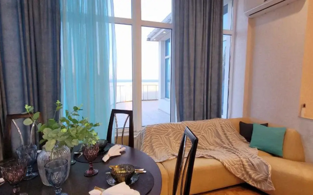Trekhkomnatnaya S Pryamym Vidom Na More Flat