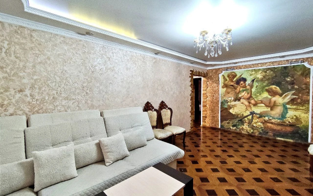 Trekhkomnatnaya Na Yessentukskoy Flat