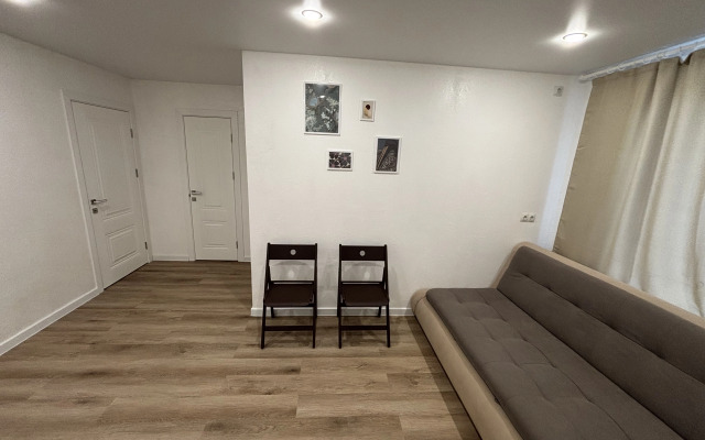 Uyutnaya Trekhkomnatnaya v Razvitom Rayone Voronezha Flat