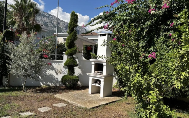 V Gorakh Apartments