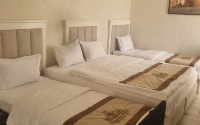 Hayat Plaza Hotel & Spa