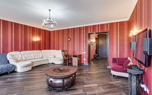 Na Bolshoy Sadovoy 52-56 Flat