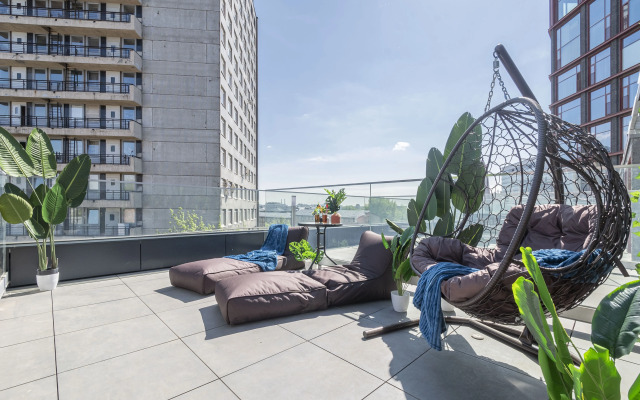 S Lichnoy Terrasoy Na Kryshe Doma Okolo Metro Apartments