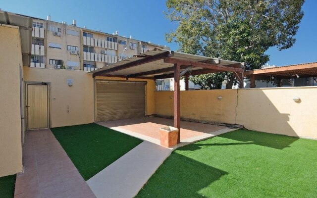 Lyuksovy Dom U Morya Guest House