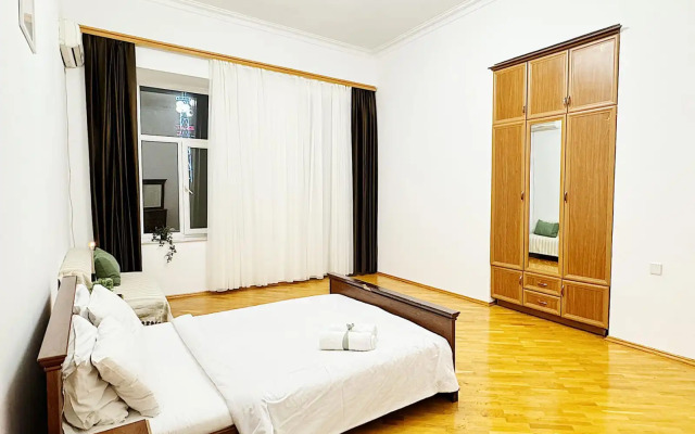 F1 View in Boulevard 3 Apartments
