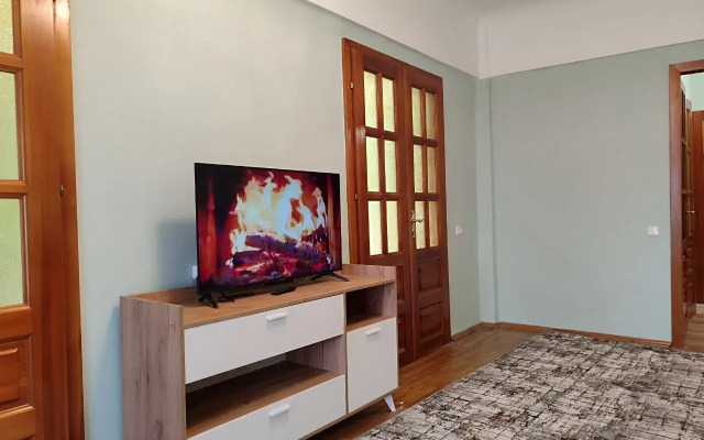 Квартира Уютная 4-Х Комнатная В Историческом Центре Иркутска