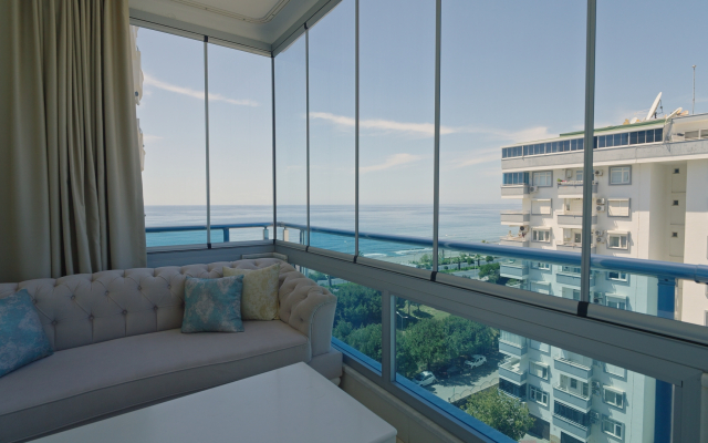 Na Pervoy Linii Morya Yekta Queen Apartments