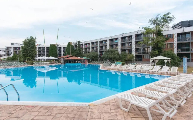 Отель Pomorie Sun
