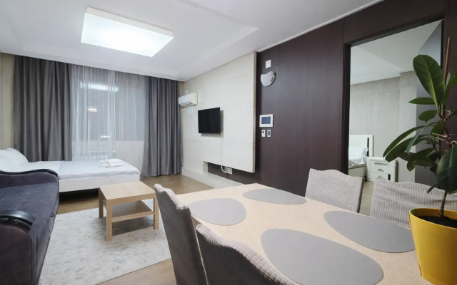Apartamenty 19et. 2h komn.kv s sikarnym vidom na Mecet' Hazret Sultan