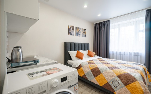 Uyutnaya studiya na prospekte Kosmonavtov Apartments