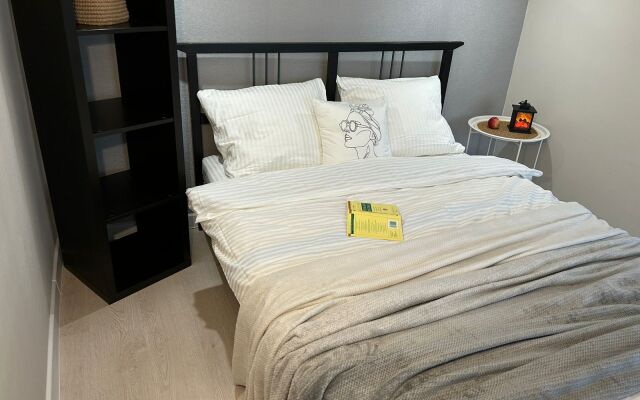 Na Prospekte Oktyabrya Ost. Bulvar Slavy Flat