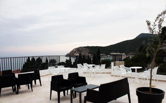 Pearl Beach Hotel